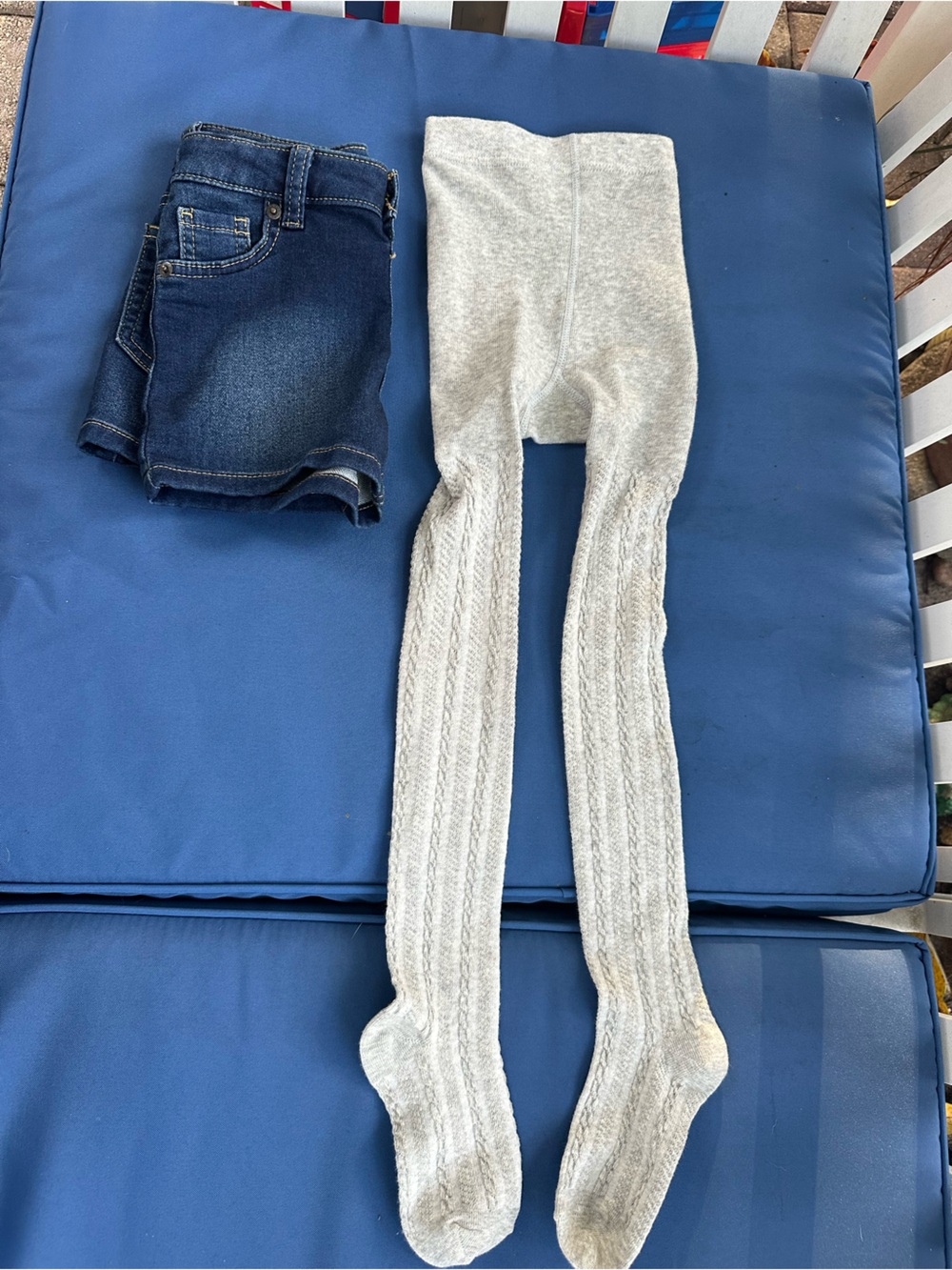 Lot 2 H&M 4/6 Cat& Jack 6- Comfortable Everyday Wear size 6